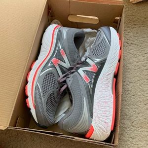 brand NEW new balance sneakers